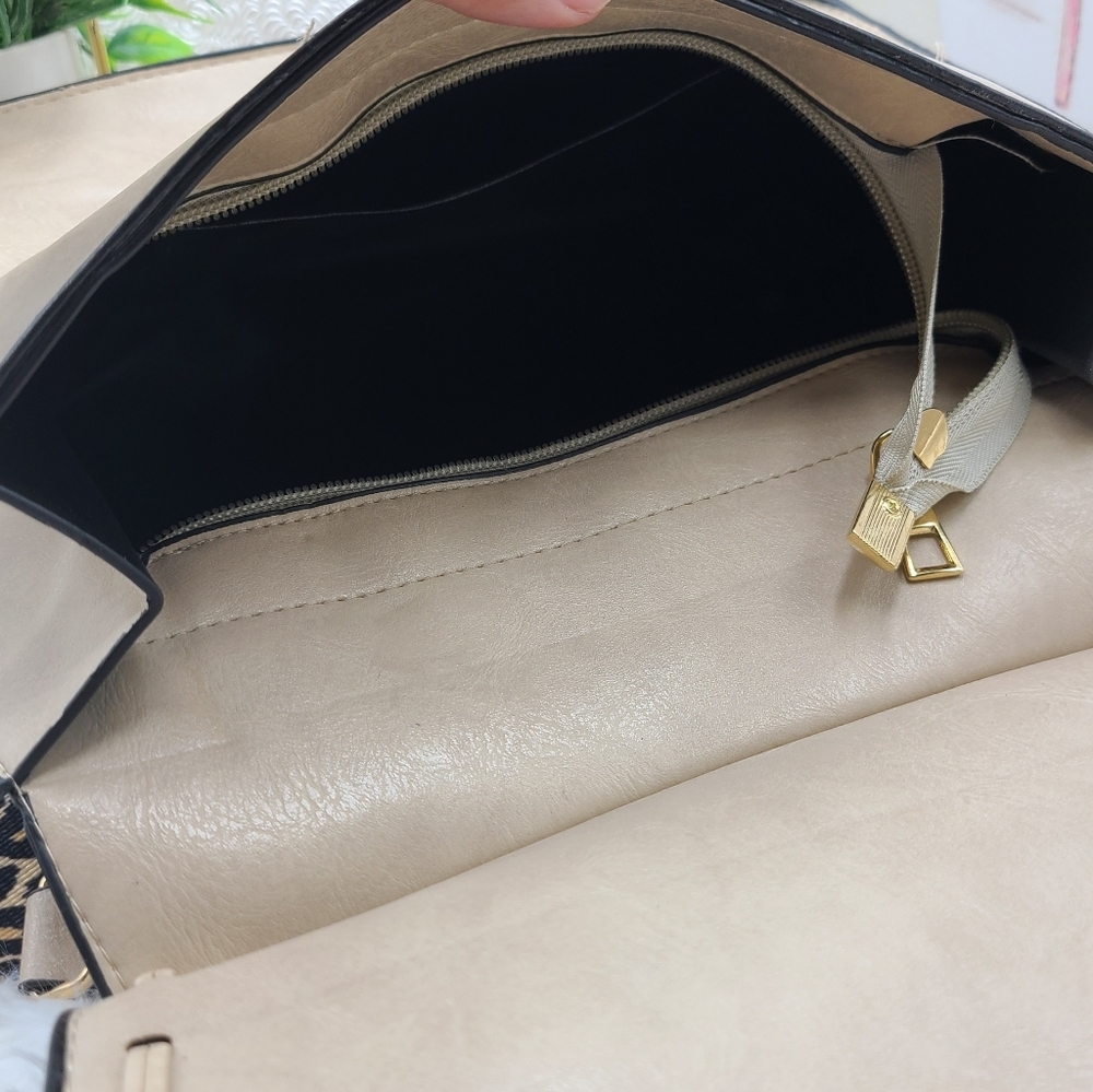 Vegan Saddle Crossbody Bag - Picture 5 of 5